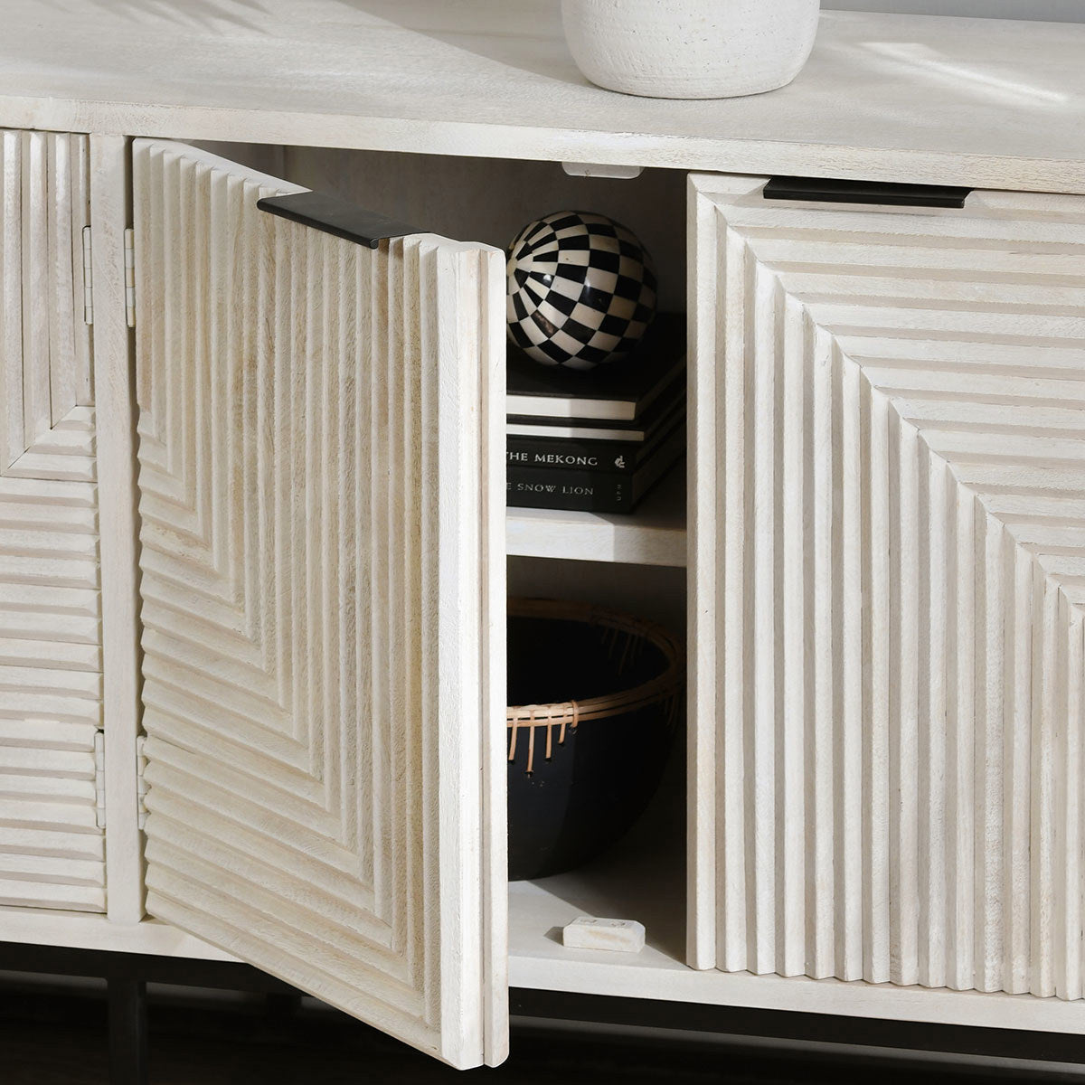 Flint 6Dr Cabinet - Coastal White