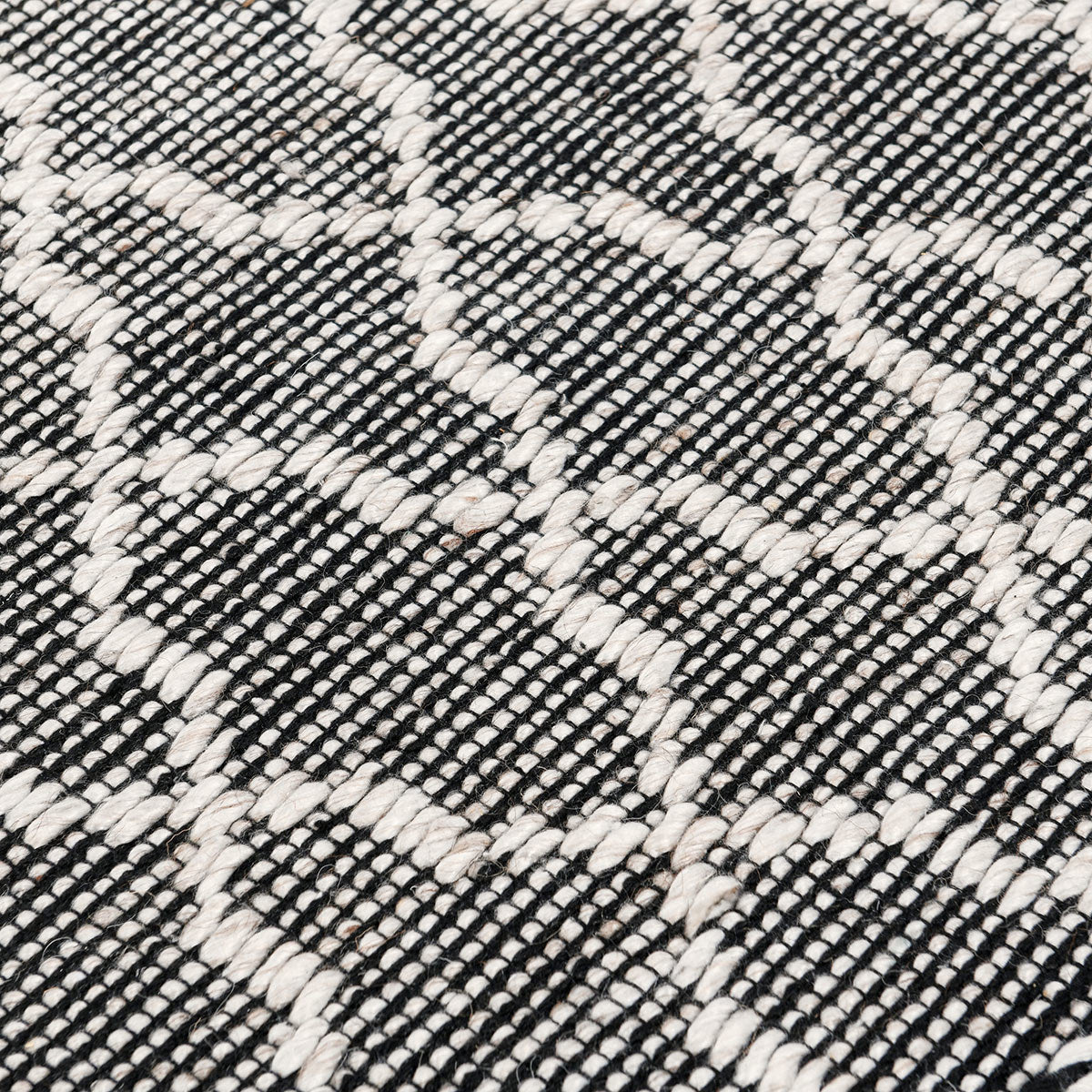 Indoor/Outdoor Sonora Rug - Black/Ivory