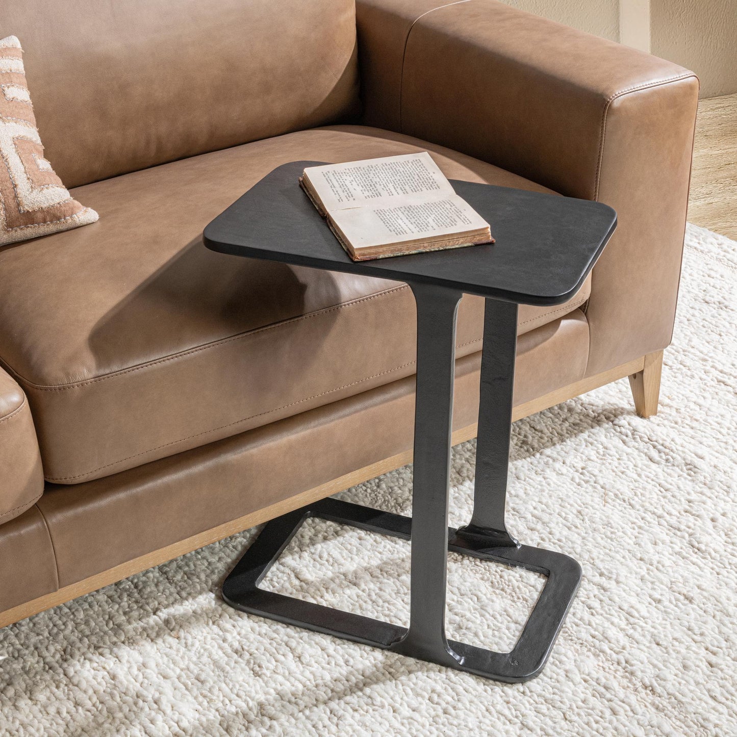 Geanna Accent Table - Black