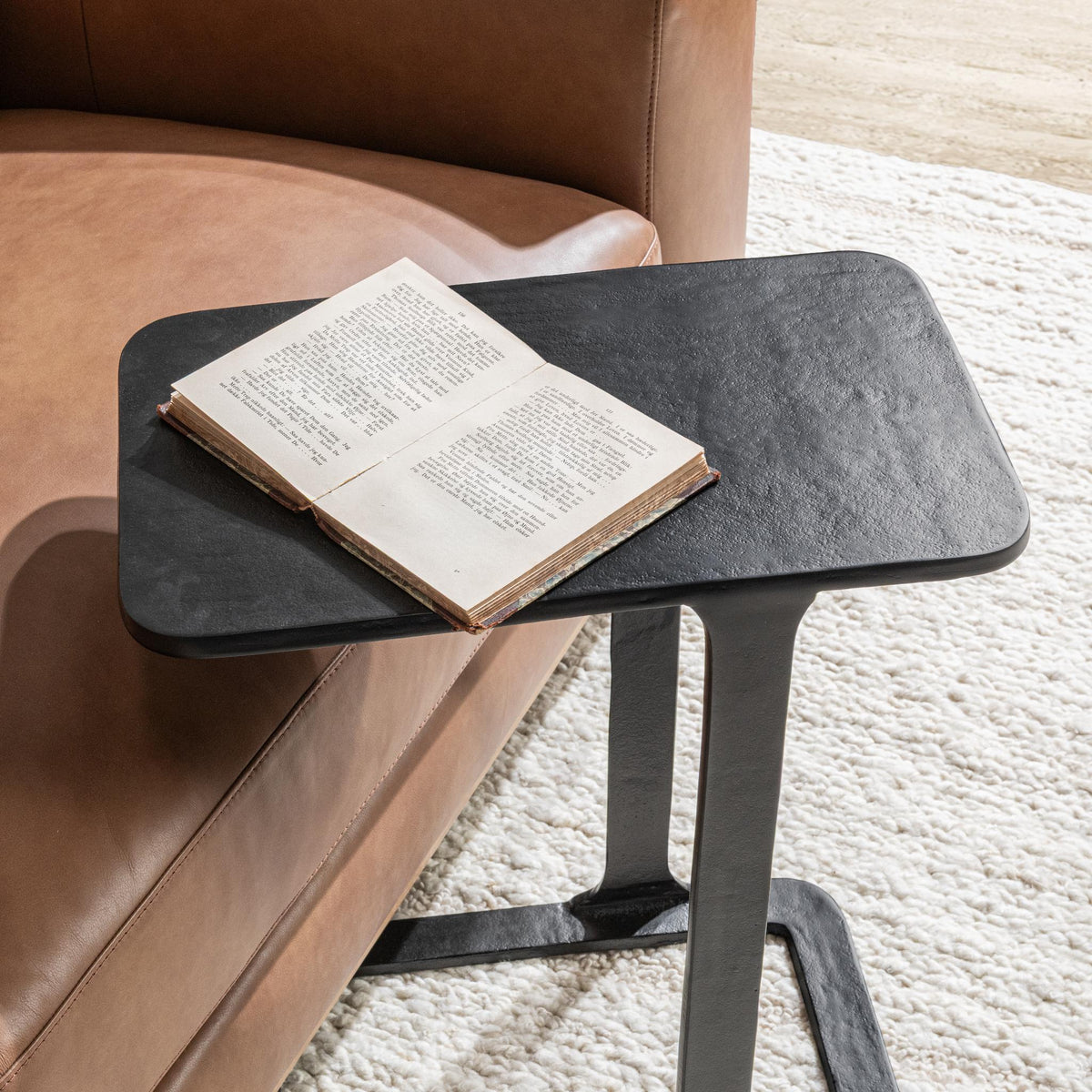 Geanna Accent Table - Black
