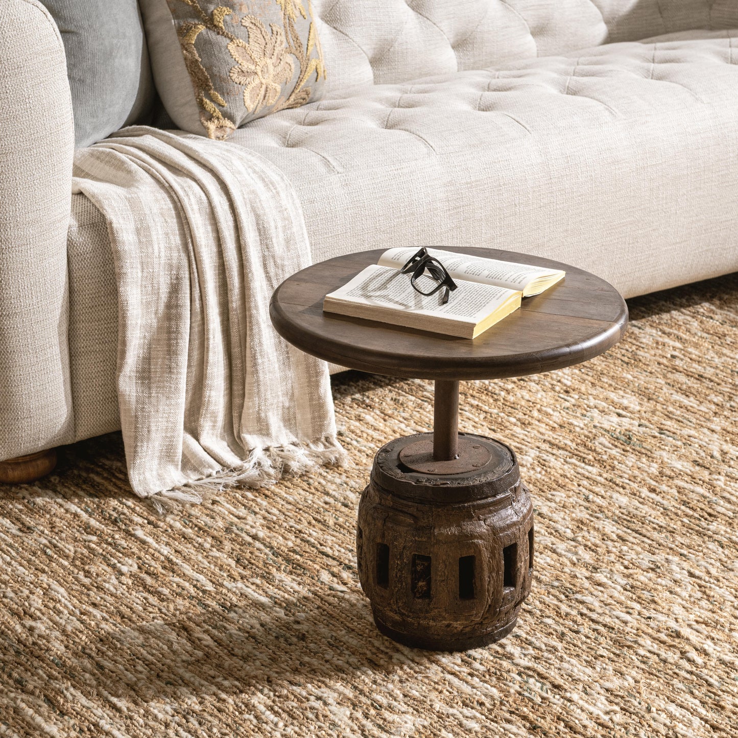 Amira 18" Small Round Accent Table