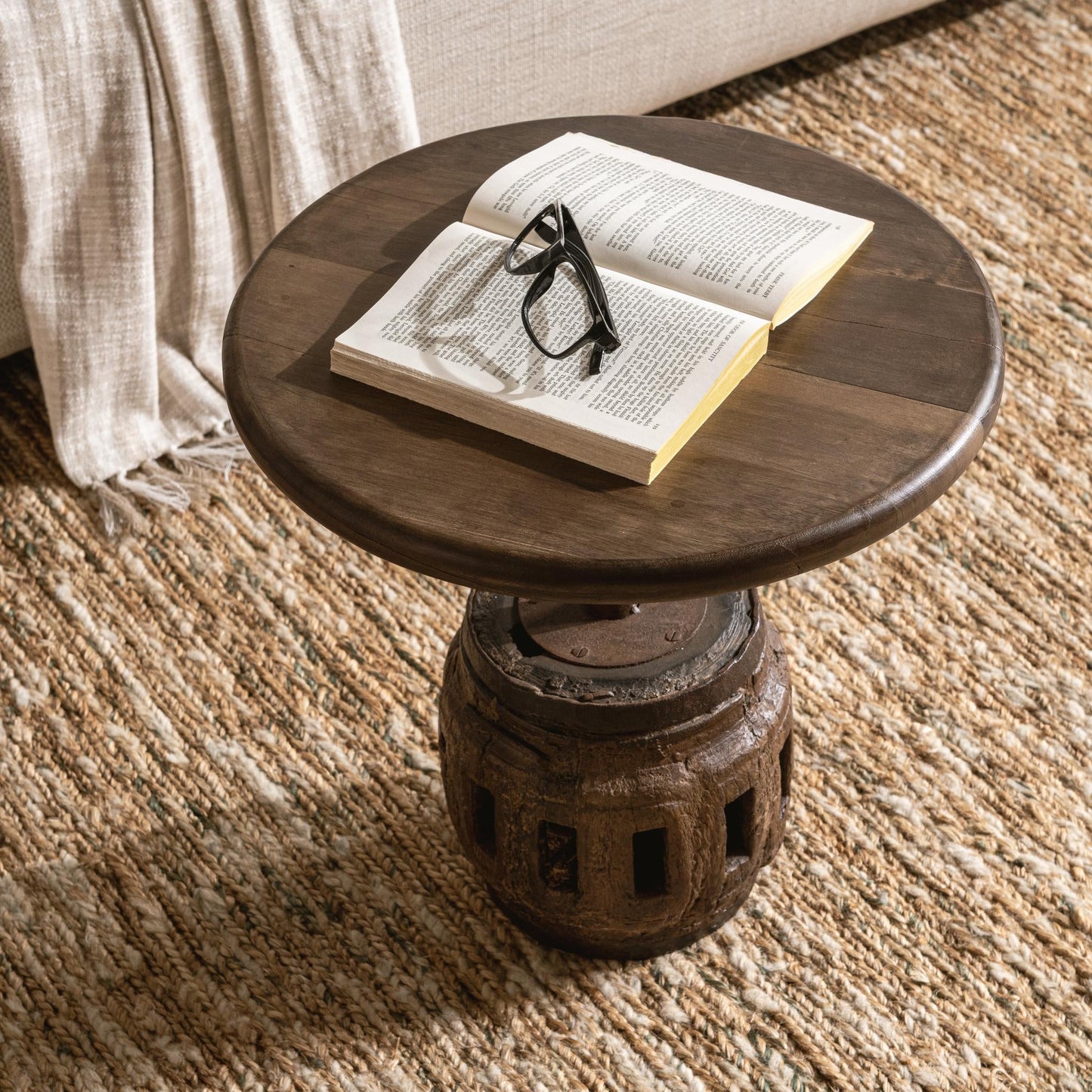 Amira 18" Small Round Accent Table