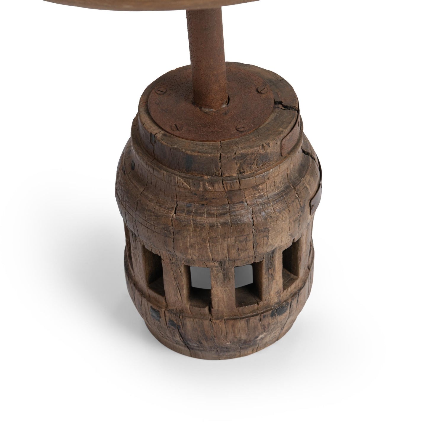 Amira 18" Medium Round Accent Table
