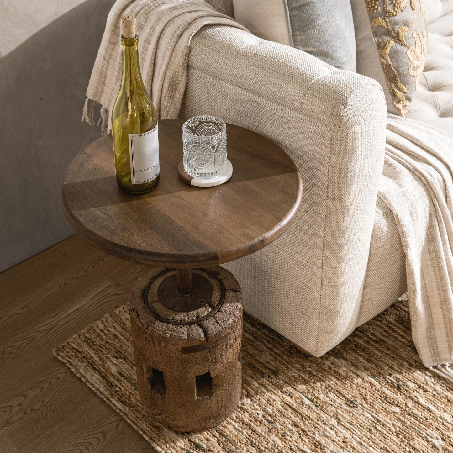 Amira 18" Large Round Accent Table