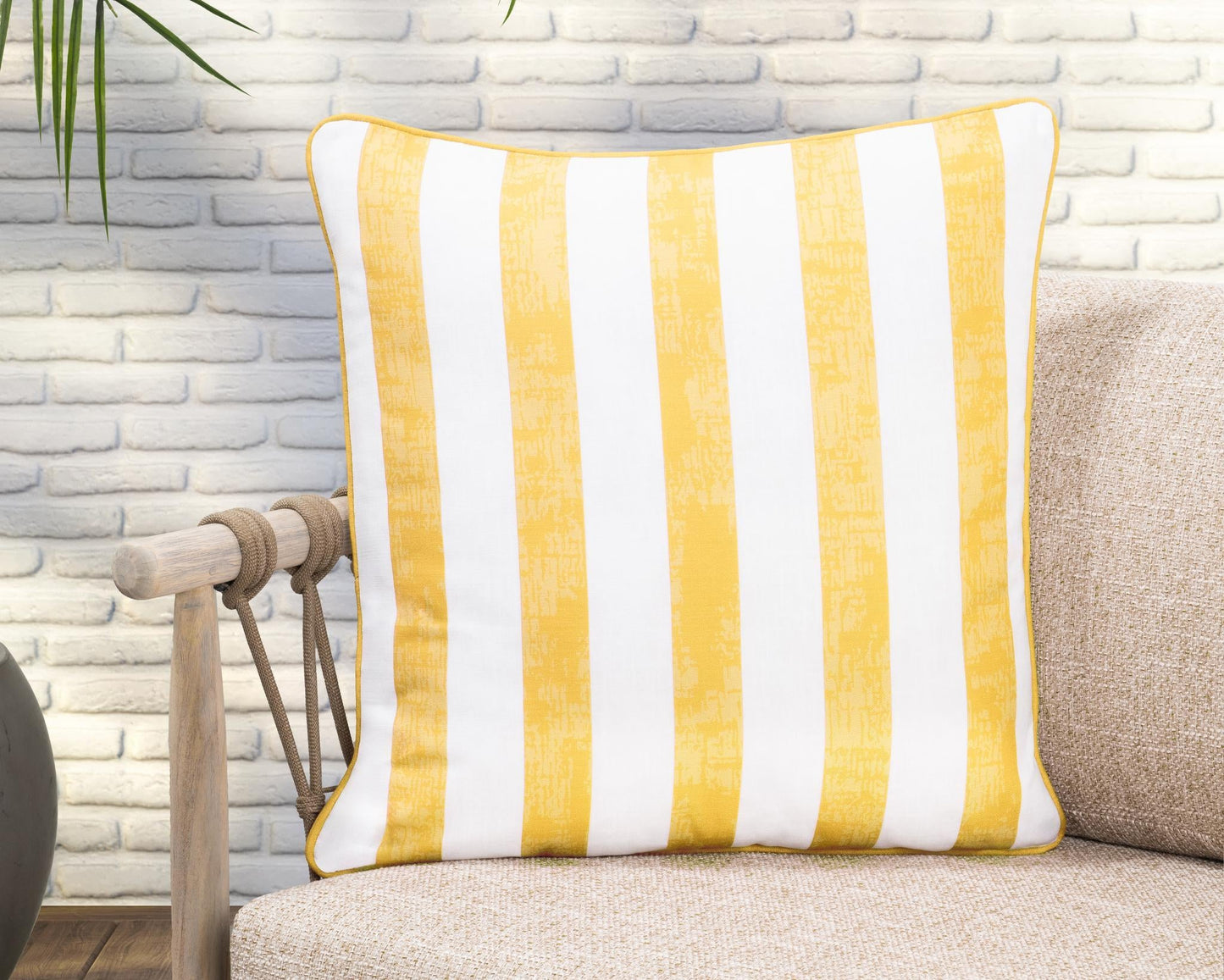 Indoor/Outdoor Milton 22x22 - Yellow